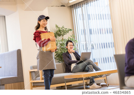 咖啡館店員 46834865