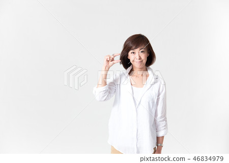 Casual Portrait · Middle Female (White Back) 46834979