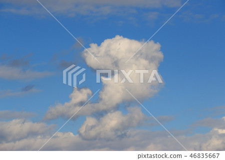 冬天的天空和雲彩 冬天的天空和雲彩 46835667