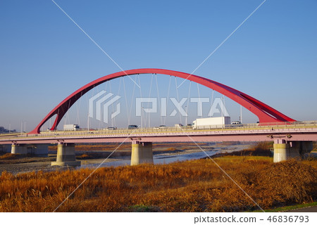 多摩大橋，早晨的陽光照亮 46836793