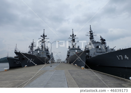 橫須賀基地的護航艦隊 46839173