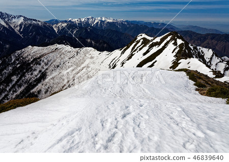 Saseo salt ridge seen from Senjogogake and mountain ranges in southern part of Southern Alps Saseo salt ridge seen from Senjogogake and mountain ranges in southern part of Southern Alps 46839640