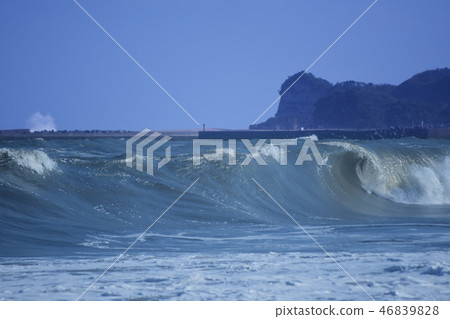 Tsurigasaki海岸(Shidashita)的波浪 Tsurigasaki海岸(Shidashita)的波浪 46839828