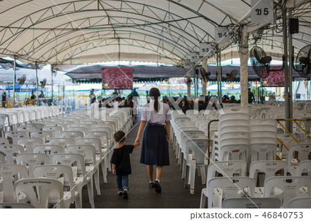 People to pay and respect to Thai King Bhumibol 46840753