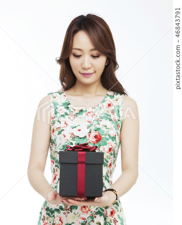 Young woman 46843791