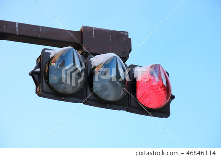 Capsule-type anti-icing signal. In Chuo Ward, Sapporo City, Hokkaido. Capsule-type anti-icing signal. In Chuo Ward, Sapporo City, Hokkaido. 46846114