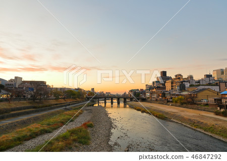 京都，鴨川早晨 46847292
