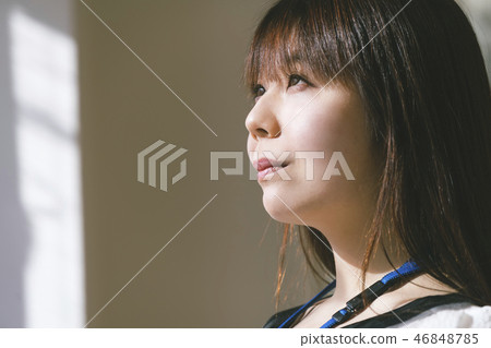 看著窗外的OL 46848785