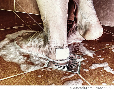 Shovering with painful skin on foot with plaster 46848820