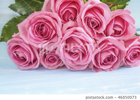 Beautiful big bunch of pink rose flowers  46850073