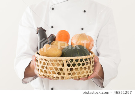 Cook with vegetables 46851297