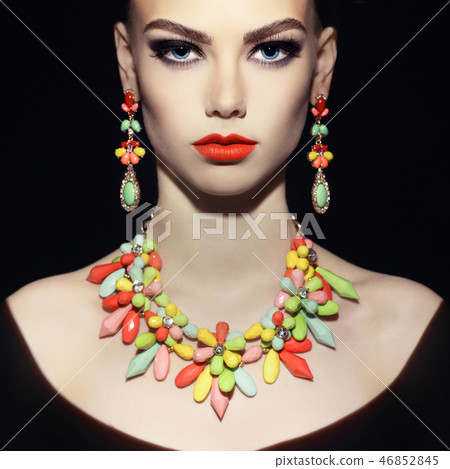 Perfect lady with jewelry 46852845