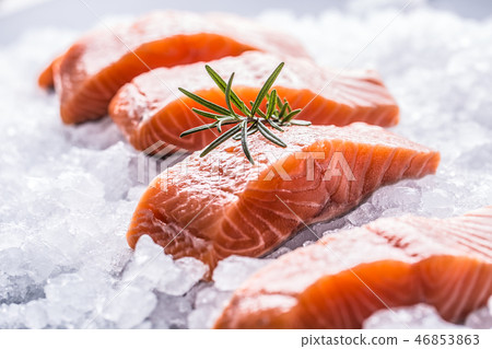 Close-up salmon fillets portioned on ice. 46853863