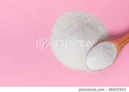 flat lay of collagen powder and spoon over pink flat lay of collagen powder and spoon over pink 46855933