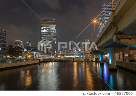 從水晶橋和中之島夜景 - 冬季的下游方向看到的阪神高速公路 46857006
