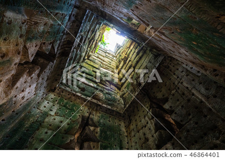 inside tower at Ta prohm temple inside tower at Ta prohm temple 46864401