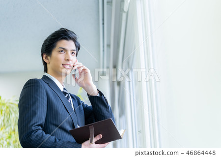 Male employee who calls a young businessman Male employee who calls a young businessman 46864448