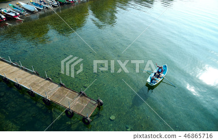 Family trip lake boat Family trip lake boat 46865716