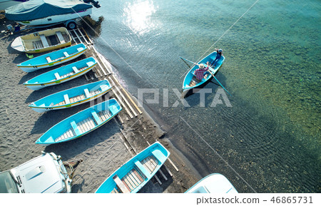 Family trip lake boat Family trip lake boat 46865731