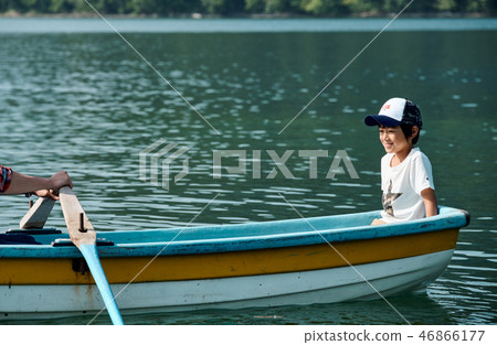 Family trip lake boat Family trip lake boat 46866177