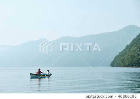 Family trip lake boat 46866193