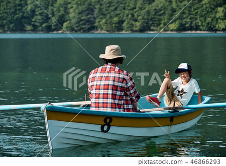 Family trip lake boat 46866293