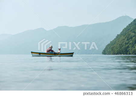Family trip lake boat Family trip lake boat 46866313