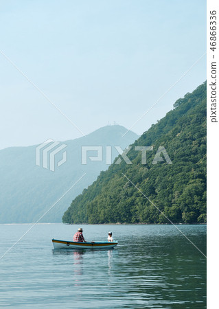 Family trip lake boat Family trip lake boat 46866336