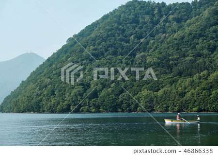 Family trip lake boat Family trip lake boat 46866338