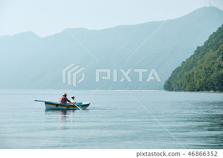Family trip lake boat Family trip lake boat 46866352