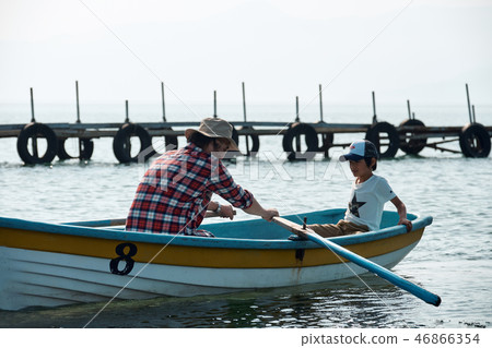 Family trip lake boat 46866354