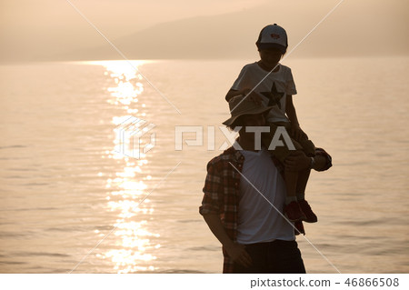 Family trip lake camp twilight Family trip lake camp twilight 46866508