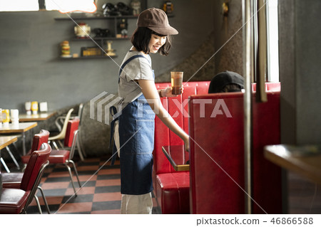 A woman working in a cafe 46866588