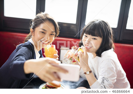 Woman friends relaxing in cafe 46866664
