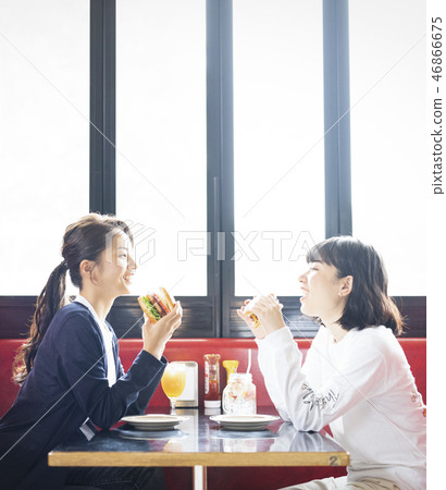 Woman friends relaxing in cafe 46866675
