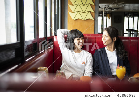 Woman friends relaxing in cafe 46866685