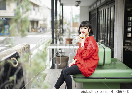 A woman relaxing at a cafe 46866798