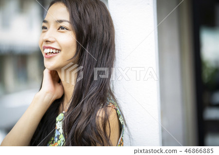 Women Outdoor Portrait 46866885