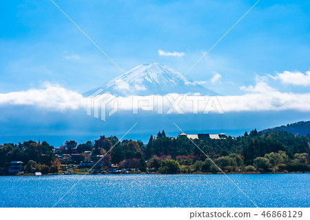Beautiful landscape of mountain fuji with maple leaf tree around lake Beautiful landscape of mountain fuji with maple leaf tree around lake 46868129