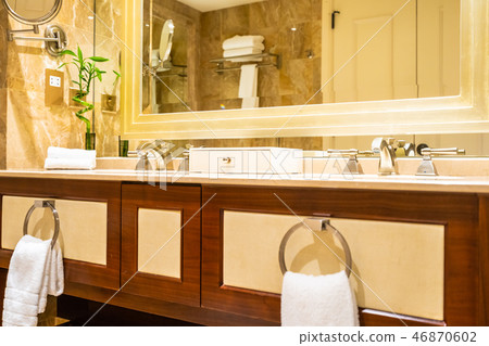 Beautiful luxury faucet and sink decoration in bathroom Beautiful luxury faucet and sink decoration in bathroom 46870602
