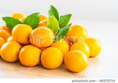 Fresh oranges fruit on table 46870754