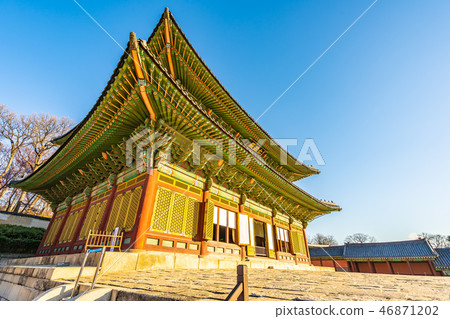 Beautiful architecture building Changdeokgung palace in Seoul city Beautiful architecture building Changdeokgung palace in Seoul city 46871202