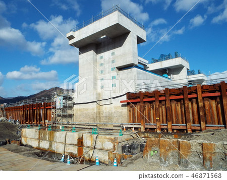 Water gate construction of the estuary will be stopped by half Water gate construction of the estuary will be stopped by half 46871568