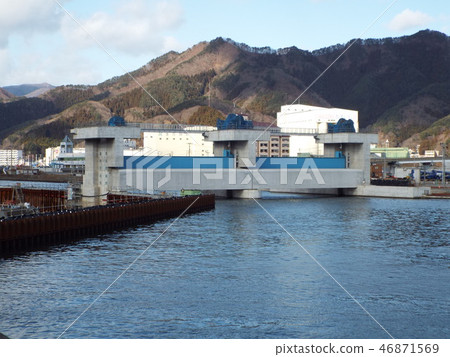 Water gate construction of the estuary will be stopped by half 46871569