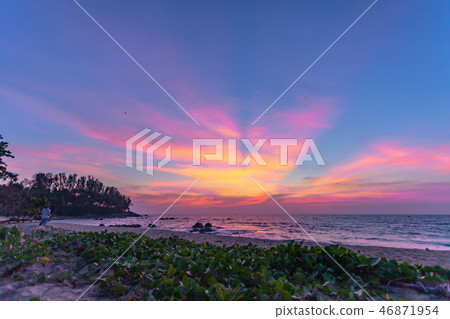 scenery sunset on the sea 46871954