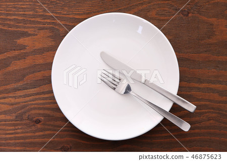 Sign for the end of the meal by the cutlery 46875623