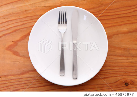 Sign for the end of the meal by the cutlery 46875977