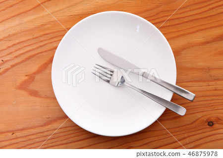 Sign for the end of the meal by the cutlery 46875978