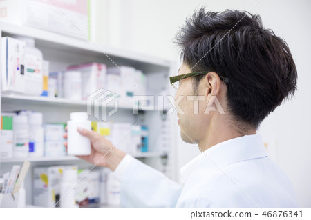 Dispensing pharmacist medical image 46876341
