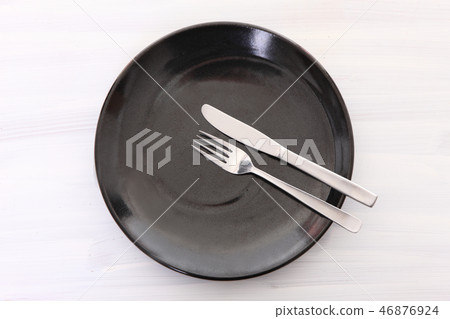 Sign for the end of the meal by the cutlery 46876924